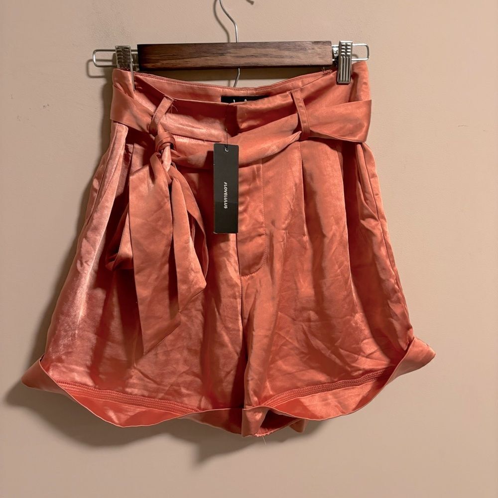 NWT Lulu’s Satin Paperbag High Waisted Belt Shorts- Size Small